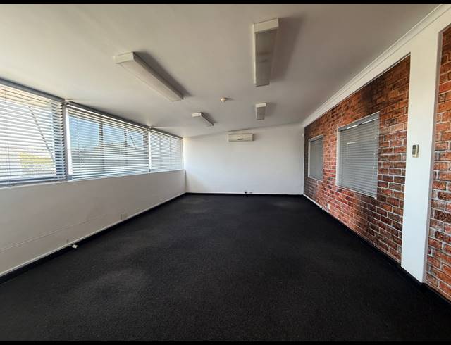 325M² WAREHOUSE TO LET IN AIRPORT INDUSTRIA